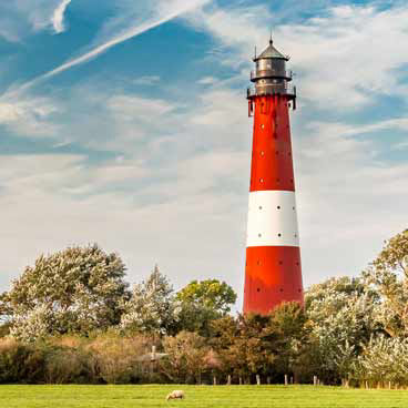 Der Leuchtturm auf der Nordseeinsel Pellworm.